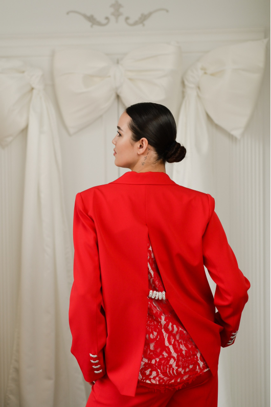 Костюм брючный с декоративной вставкой на спине